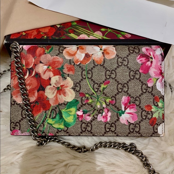 Gucci Handbags - Gucci GG Blooms Supreme Chain Crossbody Bag